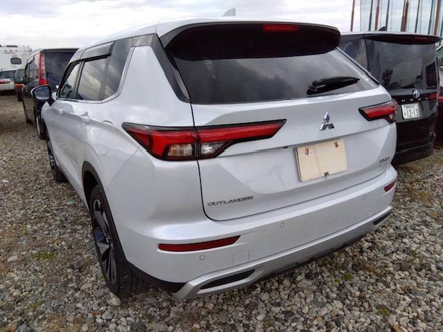三菱 アウトランダーＰＨＥＶ ＰＨＥＶ ２．４ Ｇ ４ＷＤ R5年 (四国) 99