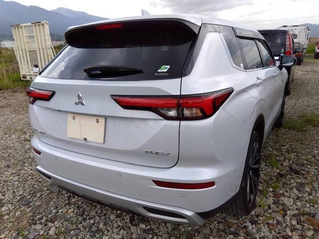 三菱 アウトランダーＰＨＥＶ ＰＨＥＶ ２．４ Ｇ ４ＷＤ R5年 (四国) 99