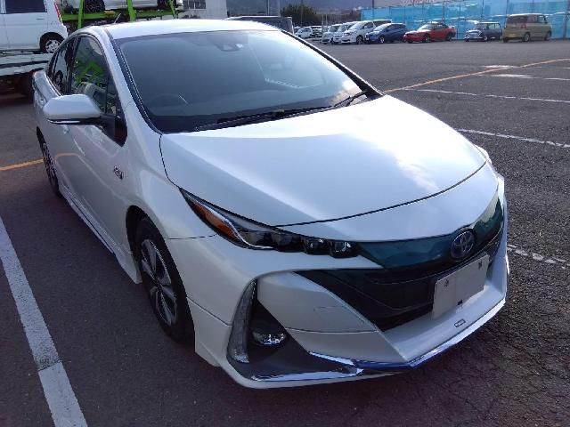 トヨタ プリウスＰＨＶ １．８ Ｓ ナビパッケージ H29年 (四国) 99