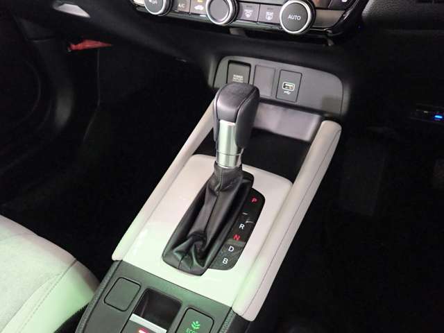 ホンダ フィット　ハイブリッド １．５ Ｅ：ＨＥＶ ホーム R5年 (近畿) 99