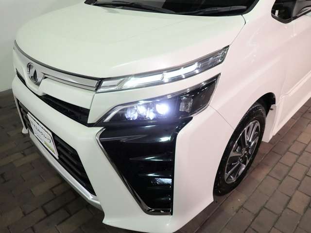 トヨタ ヴォクシー ２．０ ＺＳ 煌ＩＩ R1年 () 99