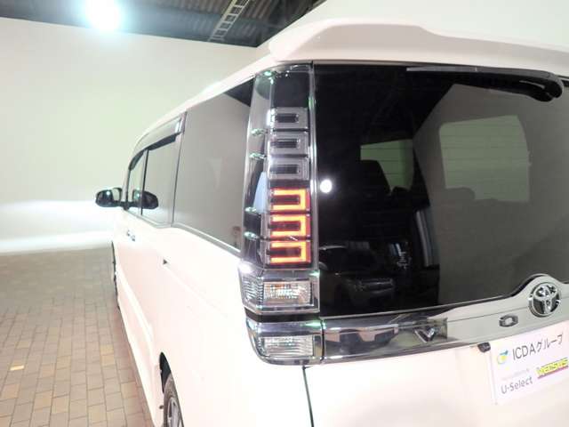 トヨタ ヴォクシー ２．０ ＺＳ 煌ＩＩ R1年 () 99