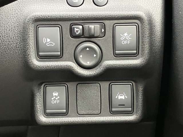 日産 ノート １．２ Ｅ－ＰＯＷＥＲ メダリスト H29年 (関東) 99