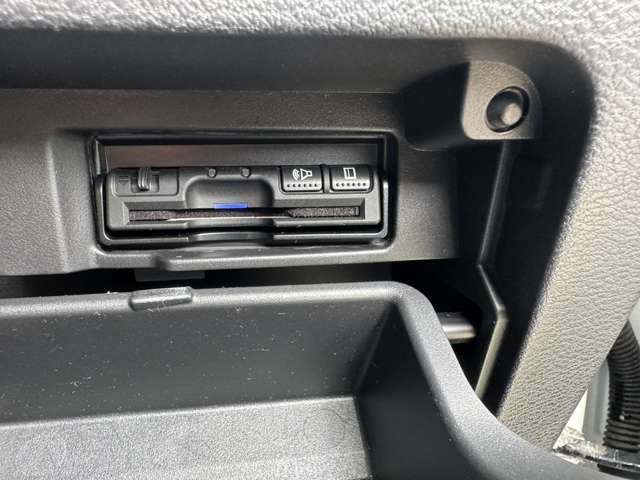 日産 セレナ １．２ Ｅ－ＰＯＷＥＲ ハイウェイスター Ｖ R1年 (関東) 99