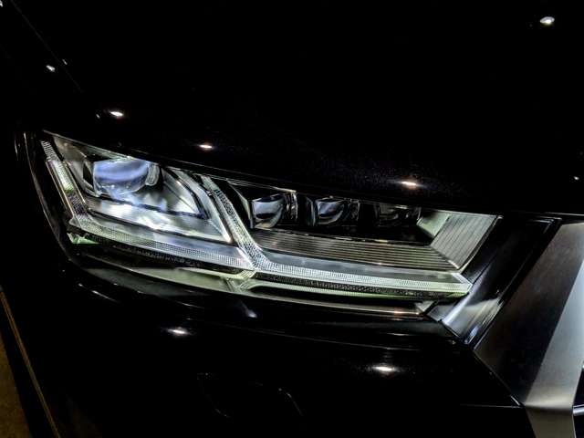 アウディ Ｑ７ ４５ ＴＦＳＩ クワトロ Ｓラインパッケージ ４ＷＤ R2年 (関東) 99