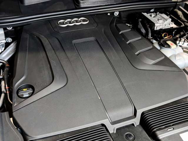 アウディ Ｑ７ ４５ ＴＦＳＩ クワトロ Ｓラインパッケージ ４ＷＤ R2年 (関東) 99