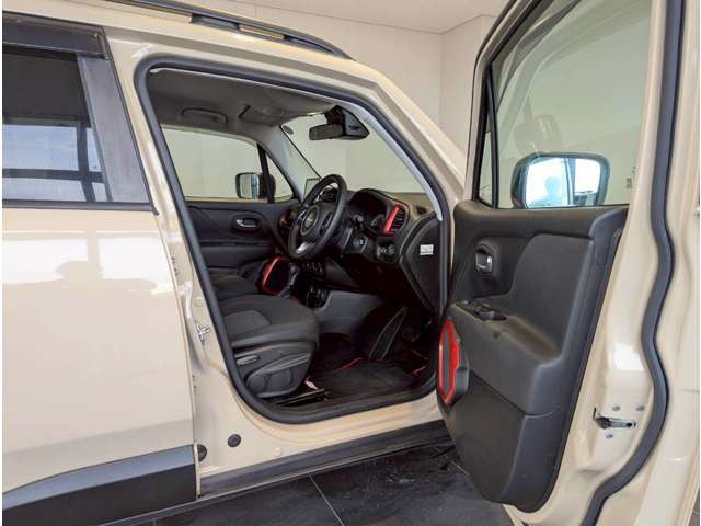 ジープ レネゲード トレイルホーク ４ＷＤ H29年 (四国) 99