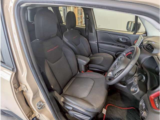 ジープ レネゲード トレイルホーク ４ＷＤ H29年 (四国) 99