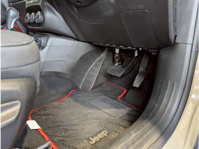 ジープ レネゲード トレイルホーク ４ＷＤ H29年 (四国) 99