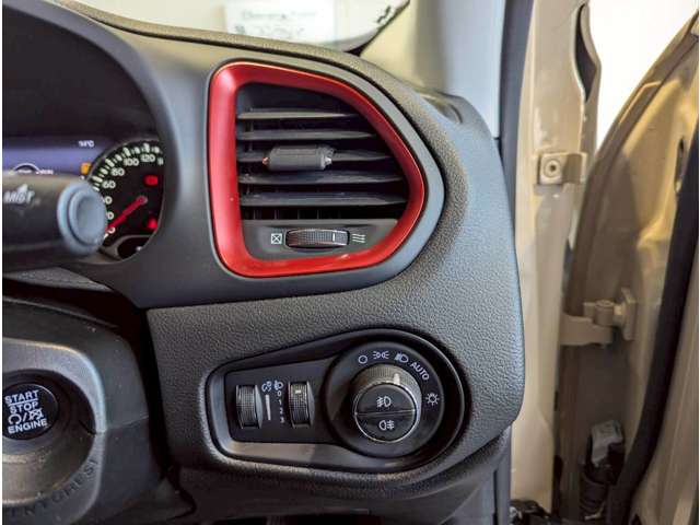 ジープ レネゲード トレイルホーク ４ＷＤ H29年 (四国) 99