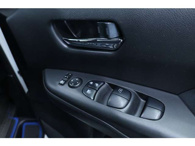 日産 セレナ ２．０ ハイウェイスター ＶセレクションＩＩ ４ＷＤ R1年 (北海道) 99