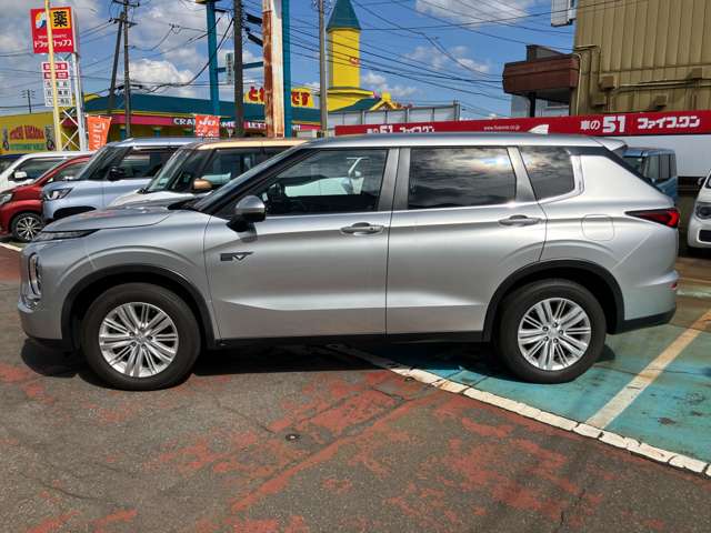 三菱 アウトランダーＰＨＥＶ ＰＨＥＶ ２．４ Ｍ ４ＷＤ R4年 (甲信越・北陸) 99