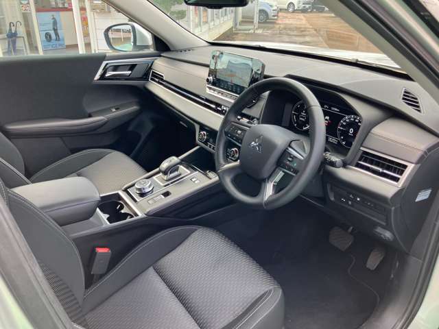 三菱 アウトランダーＰＨＥＶ ＰＨＥＶ ２．４ Ｍ ４ＷＤ R4年 (甲信越・北陸) 99