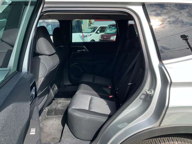 三菱 アウトランダーＰＨＥＶ ＰＨＥＶ ２．４ Ｍ ４ＷＤ R4年 (甲信越・北陸) 99