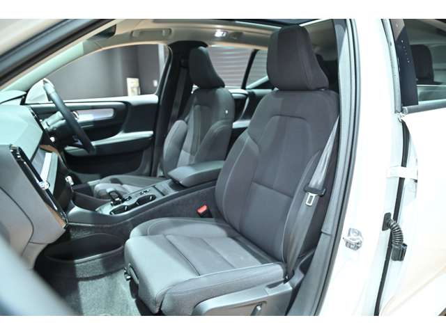 ボルボ ＸＣ４０ Ｂ４ ＡＷＤ モメンタム ４ＷＤ R3年 () 99