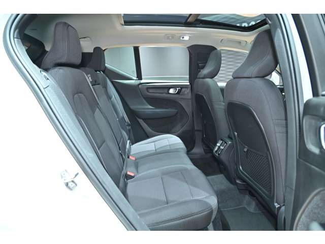 ボルボ ＸＣ４０ Ｂ４ ＡＷＤ モメンタム ４ＷＤ R3年 () 99