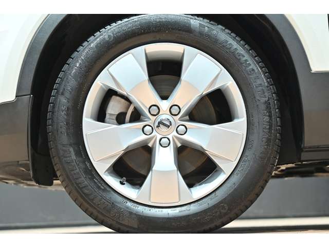 ボルボ ＸＣ４０ Ｂ４ ＡＷＤ モメンタム ４ＷＤ R3年 () 99
