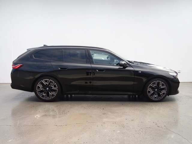 ＢＭＷ ５シリーズ ５２３Ｄ Ｘドライブ Ｍスポーツ ディーゼルターボ ４ＷＤ R6年 (近畿) 99