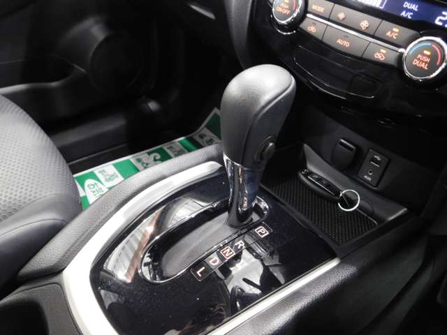日産 エクストレイル ２．０ ２０Ｘ エマージェンシーブレーキパッケージ ２列車 ４ＷＤ H26年 (近畿) 99