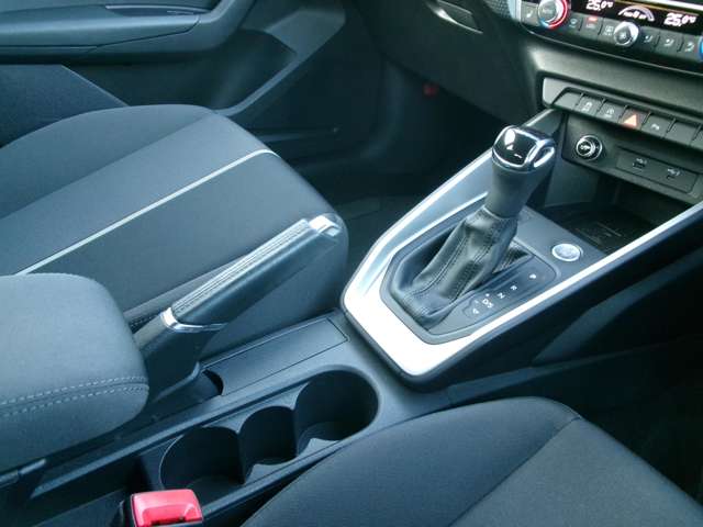 アウディ Ａ１　スポーツバック ３５ ＴＦＳＩ アドバンスト R2年 (九州・沖縄) 99