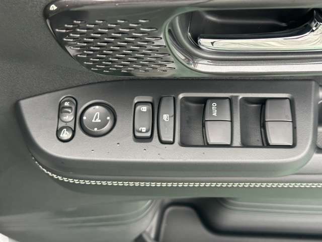 ホンダ Ｎ　ＢＯＸ カスタム ６６０ ターボ コーディネートスタイル モノトーン R8年 () 99