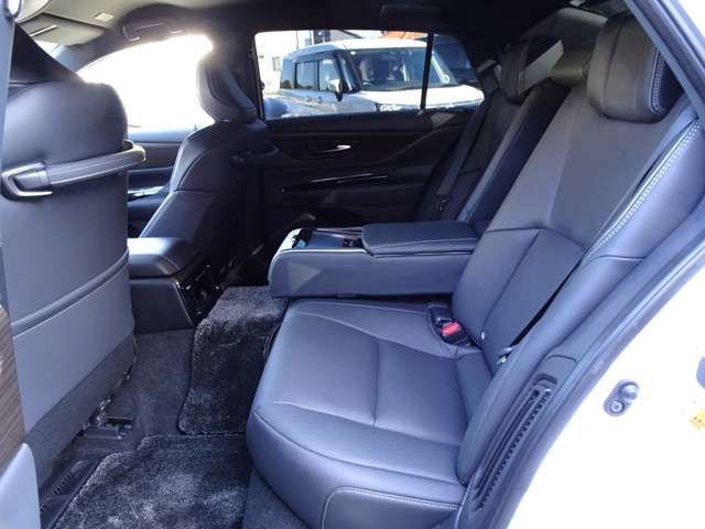 トヨタ クラウン ２．５ Ｚ ハイブリッド車 R7年 (東海) 99