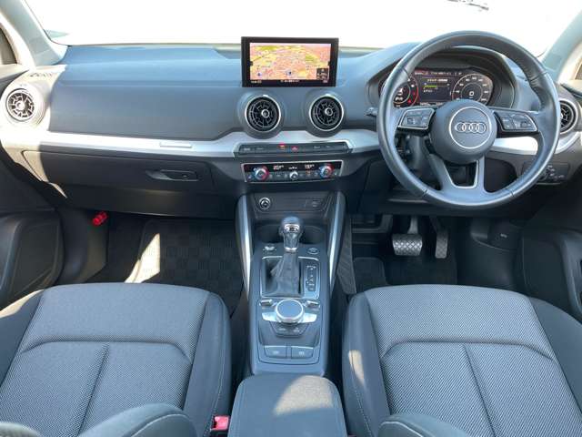 アウディ Ｑ２ ３０　ＴＦＳＩ　スポーツ R1年 (近畿) 99