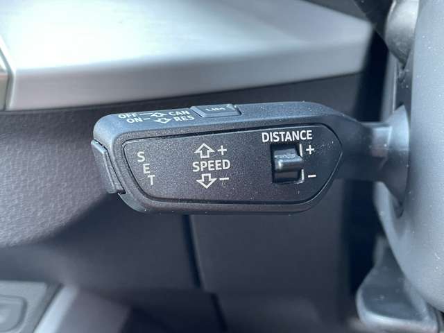 アウディ Ｑ２ ３０　ＴＦＳＩ　スポーツ R1年 (近畿) 99