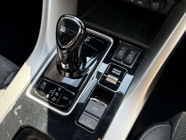 三菱 エクリプス　クロス　ＰＨＥＶ ＰＨＥＶ ２．４ Ｐ ４ＷＤ R4年 (近畿) 99