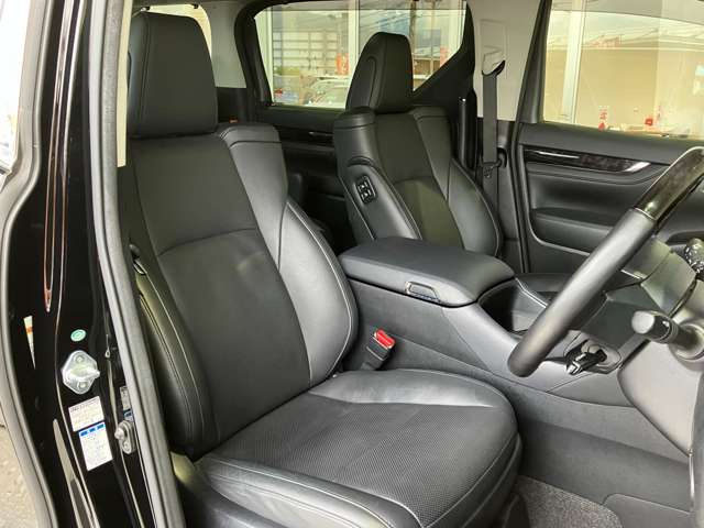 トヨタ アルファード　ハイブリッド ハイブリッド ２．５ ＳＲ Ｃパッケージ Ｅ－ＦＯＵＲ ４ＷＤ R1年 (近畿) 99