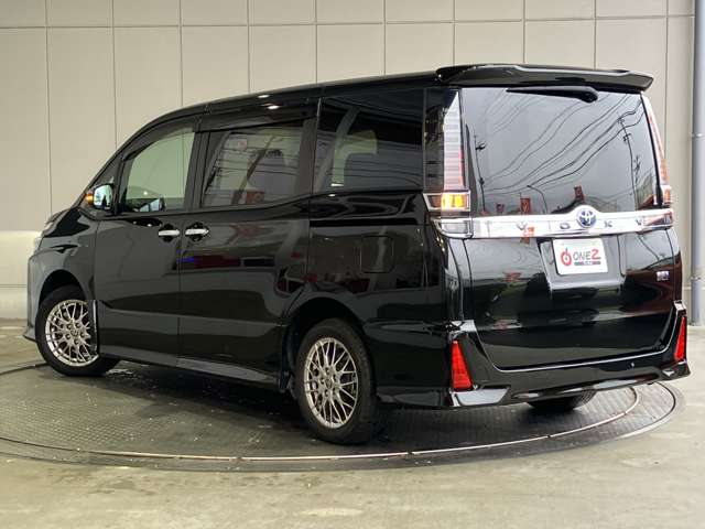 トヨタ ヴォクシー １．８ ハイブリッド ＺＳ 煌ＩＩＩ R3年 (近畿) 99