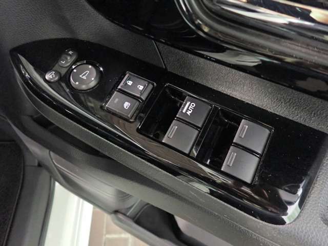 ホンダ Ｎ　ＢＯＸ カスタム ６６０ Ｌ ターボ R4年 (近畿) 99