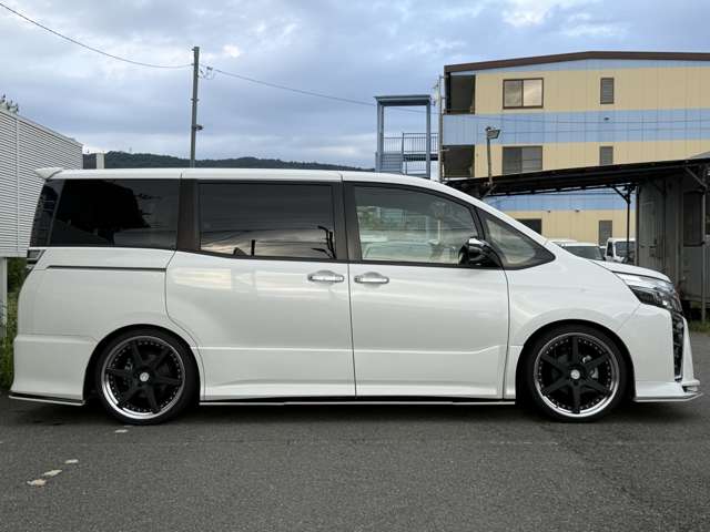 トヨタ ヴォクシー ２．０ ＺＳ 煌ＩＩ R1年 (関東) 99