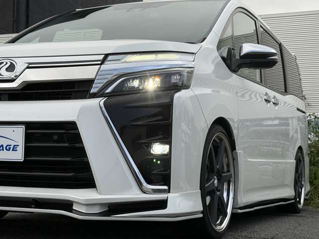 トヨタ ヴォクシー ２．０ ＺＳ 煌ＩＩ R1年 (関東) 99