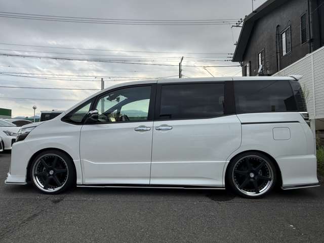 トヨタ ヴォクシー ２．０ ＺＳ 煌ＩＩ R1年 (関東) 99