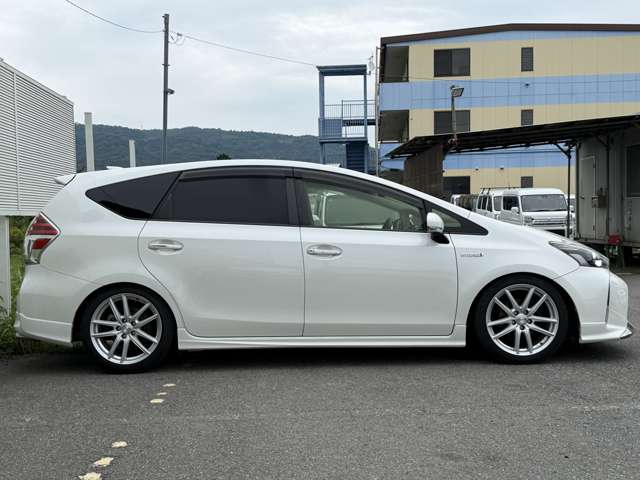 トヨタ プリウスΑ １．８ Ｓ チューン ブラックＩＩ H28年 (関東) 99