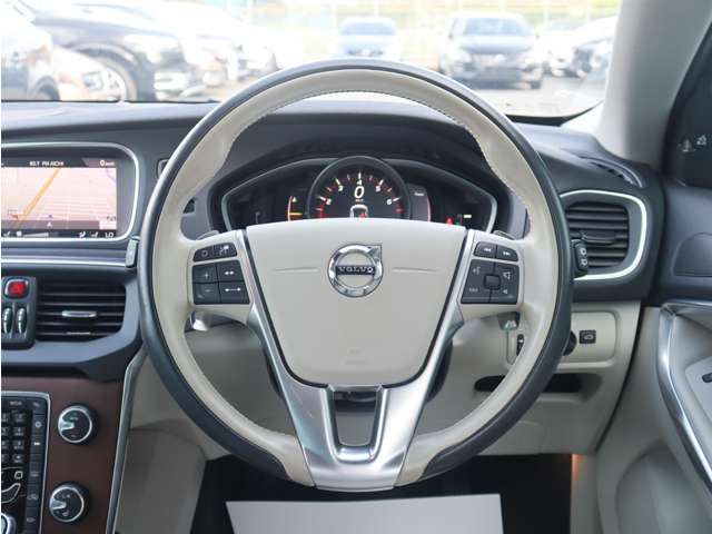 ボルボ Ｖ４０ Ｔ３　インスクリプション H29年 (東海) 99