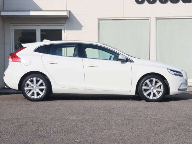 ボルボ Ｖ４０ Ｔ３　クラシックエディション R1年 (東海) 99