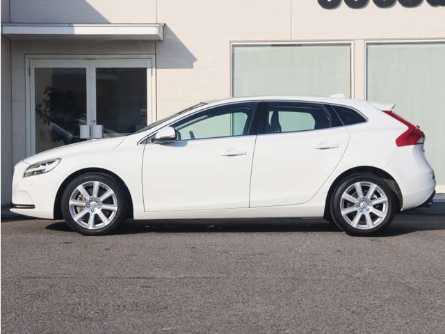 ボルボ Ｖ４０ Ｔ３　クラシックエディション R1年 (東海) 99