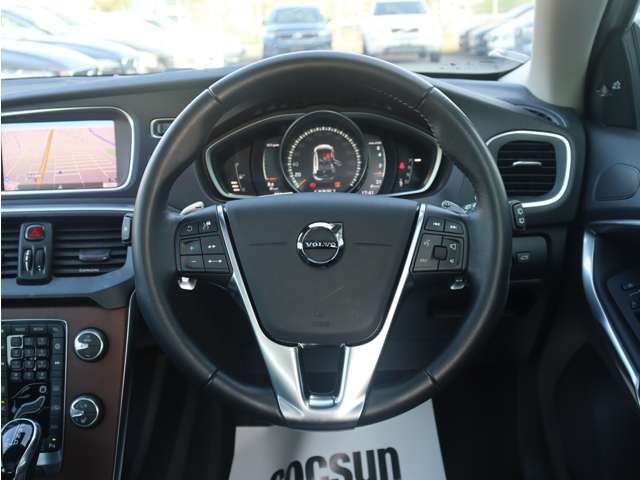 ボルボ Ｖ４０ Ｔ３　クラシックエディション R1年 (東海) 99