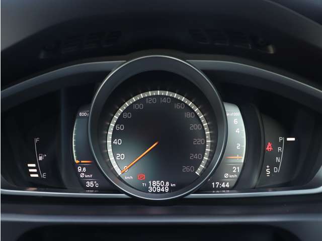 ボルボ Ｖ４０ Ｔ３　クラシックエディション R1年 (東海) 99