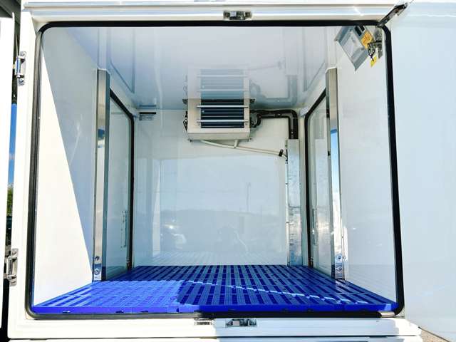 ダイハツ ハイゼットトラック ＦＲＰ中温冷蔵冷凍車 －７℃設定 R2年 (関東) 99