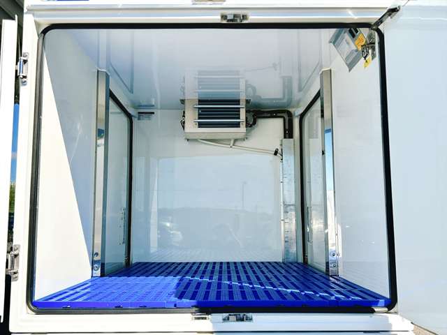 ダイハツ ハイゼットトラック ＦＲＰ中温冷蔵冷凍車 －７℃設定 R2年 (関東) 99