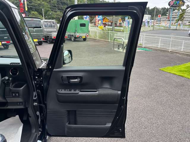 ホンダ Ｎ　ＢＯＸ カスタム ６６０ ブラック スタイル R8年 (関東) 99