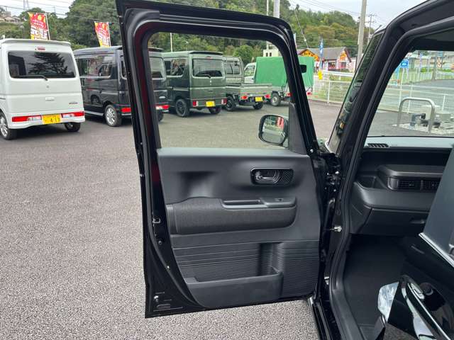 ホンダ Ｎ　ＢＯＸ カスタム ６６０ ブラック スタイル R8年 (関東) 99