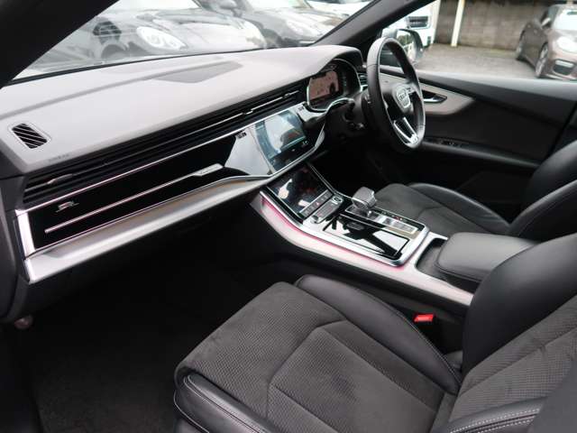 アウディ Ｑ８ ５５ ＴＦＳＩ クワトロ Ｓライン ４ＷＤ R3年 (関東) 99