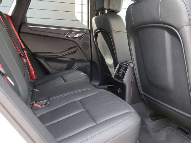 ポルシェ マカン ＰＤＫ ４ＷＤ R3年 (関東) 99