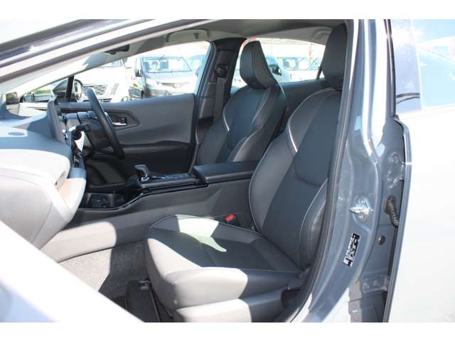 トヨタ プリウス ２．０ Ｚ R5年 (関東) 99