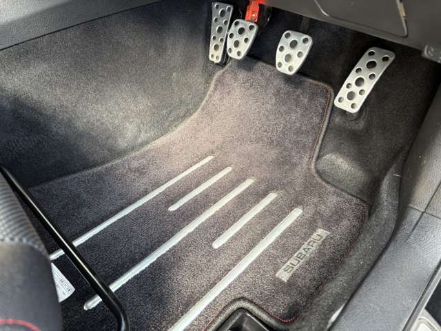 スバル インプレッサ ２．０ ＷＲＸ スペックＣ １８インチタイヤ仕様 ４ＷＤ H25年 (近畿) 99