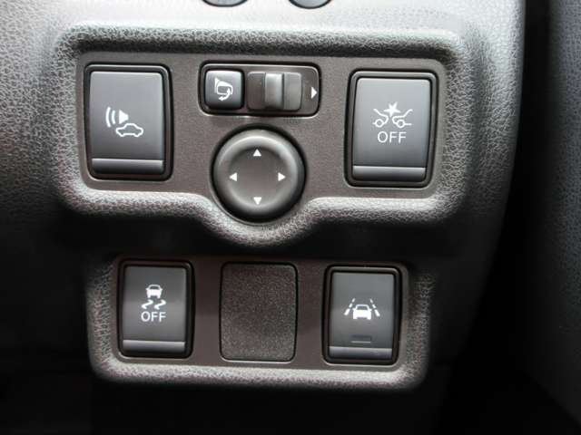 日産 ノート １．２ Ｅ－ＰＯＷＥＲ Ｘ H30年 (関東) 99